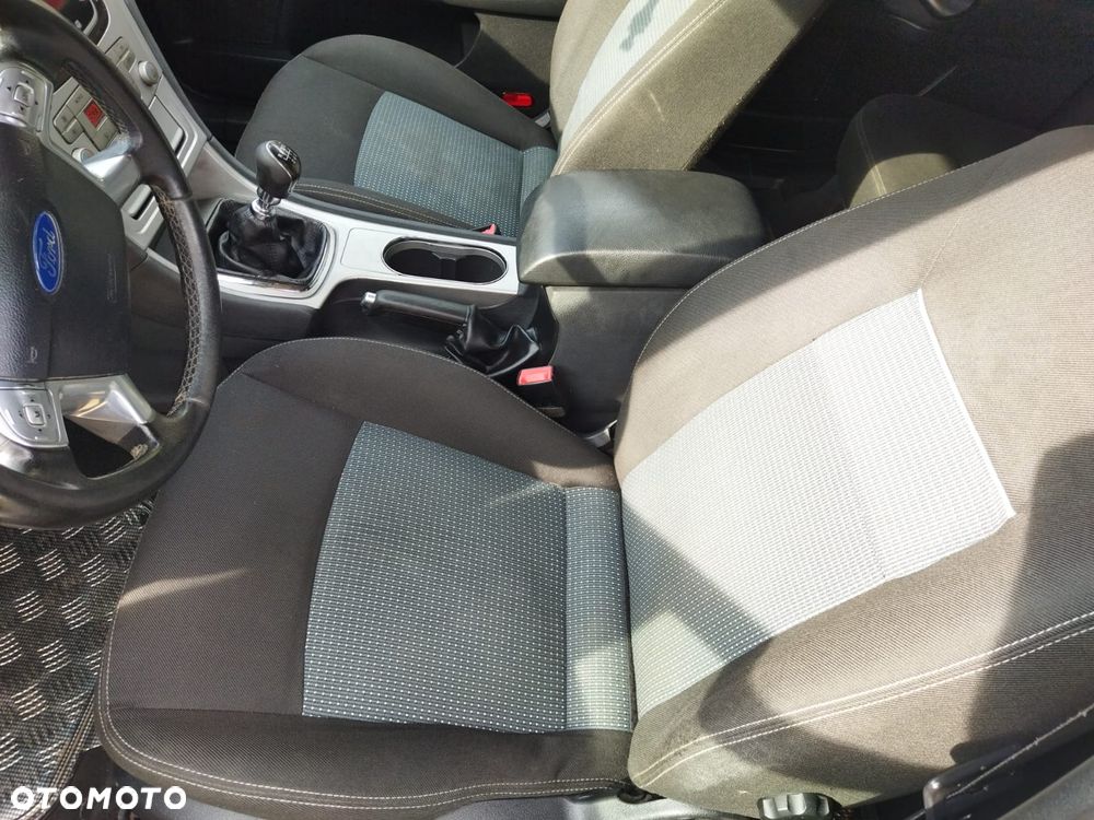 Ford Mondeo 2.0 TDCi Ambiente - 12