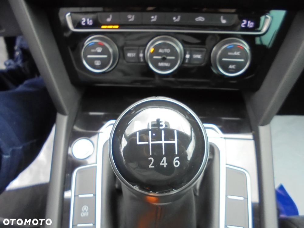 Volkswagen Passat Variant 2.0 TDI (BlueMotion Technology) Highline - 39