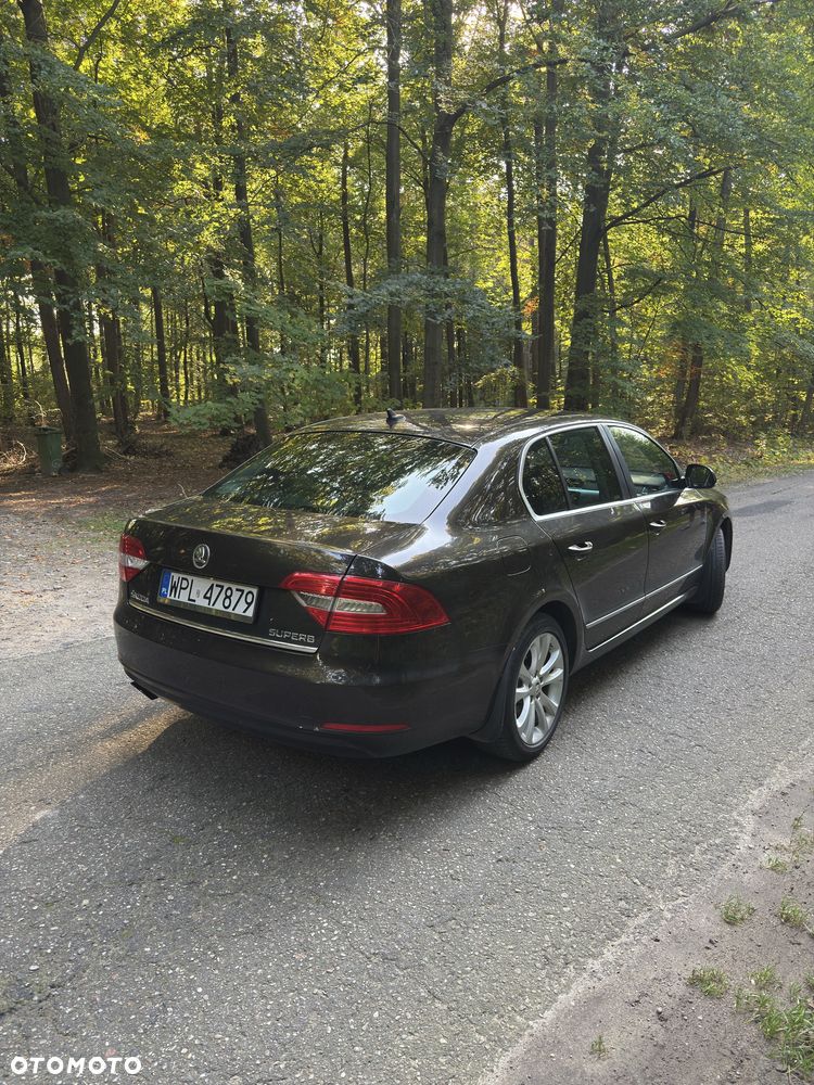 Skoda Superb 2014 photo 2