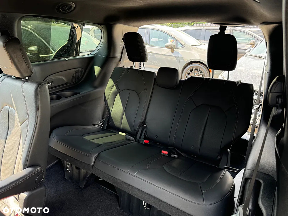 Chrysler Pacifica - 15