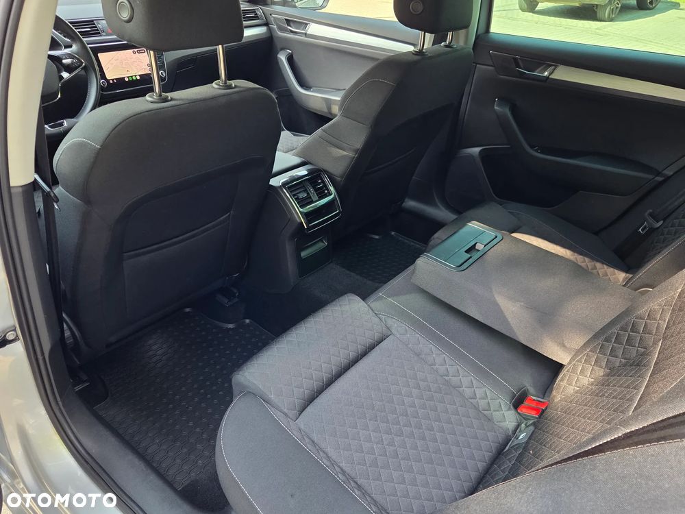 Skoda Superb 2.0 TDI SCR Ambition DSG - 21