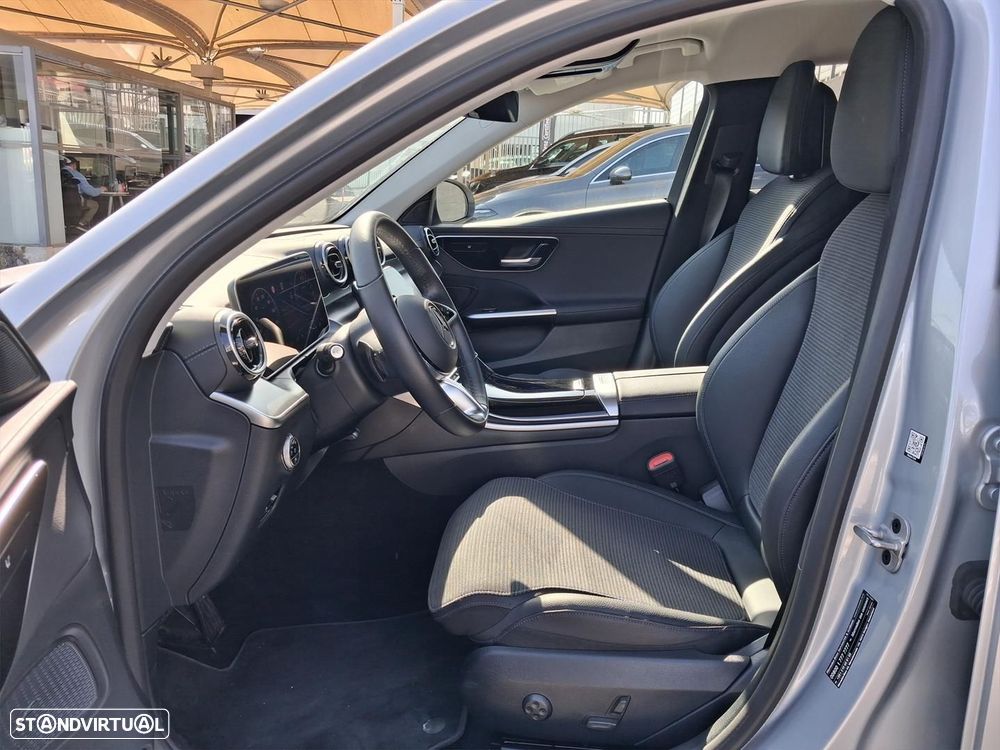 Mercedes-Benz C 300 e Avantgarde — fotografia 9