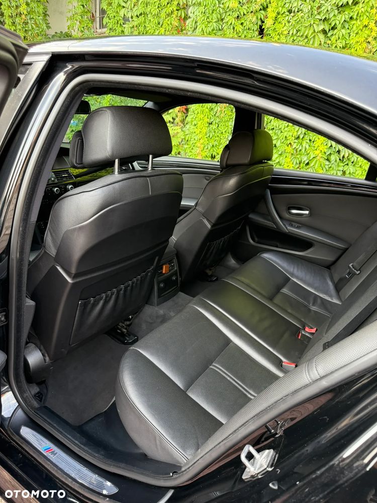 BMW Seria 5 550i Sport-Aut Edition Sport - 24