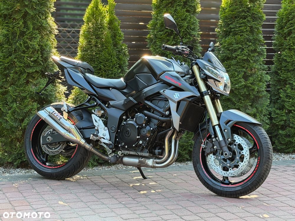 Suzuki GSR - 2