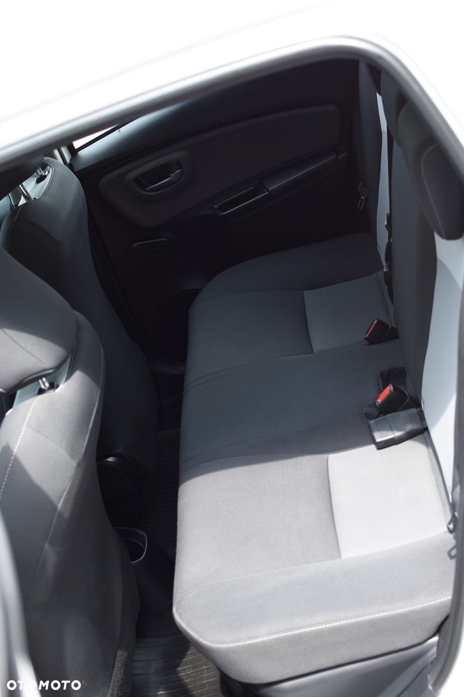 Toyota Yaris Hybrid 100 Premium - 30