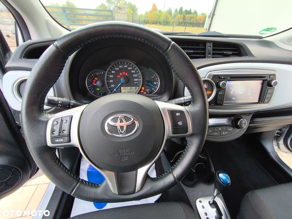 Toyota Yaris Hybrid 100 Sol - 24