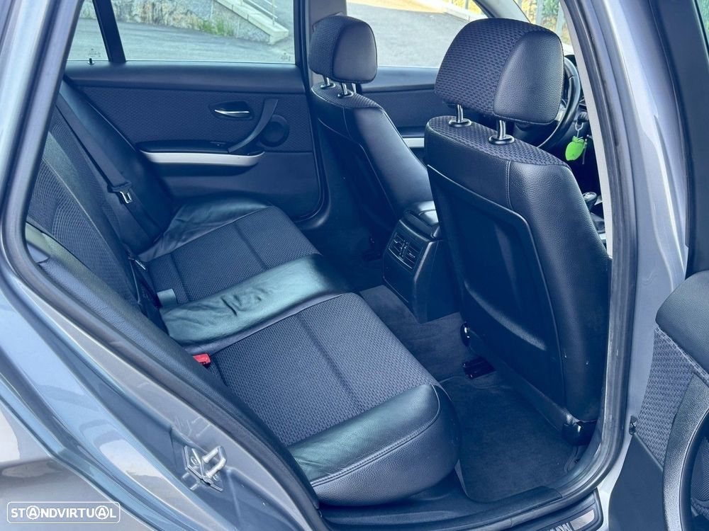 BMW 320 d Touring - 11