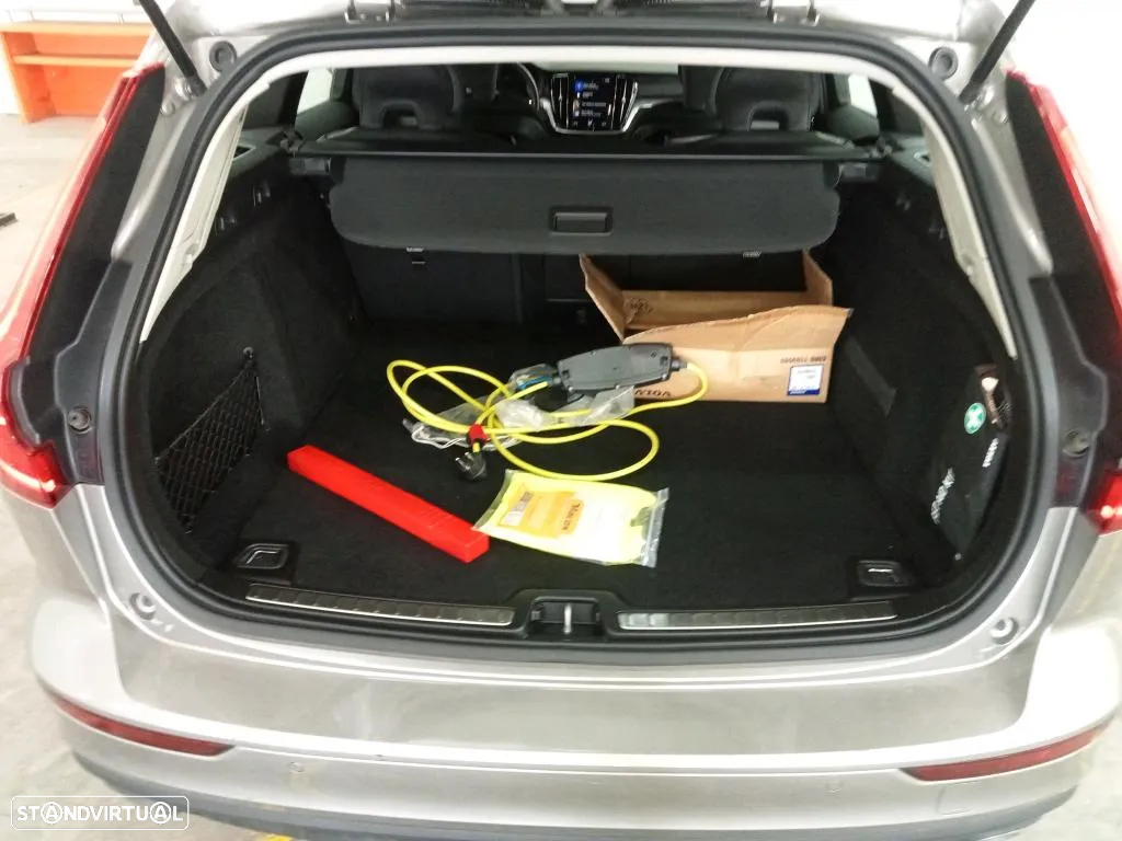 Volvo V60 2.0 T8 AWD TE Momentum - 14