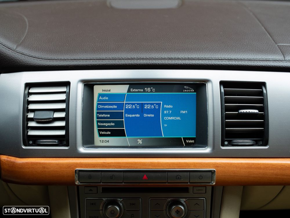 Jaguar XF 2.7 D V6 Luxury - 30