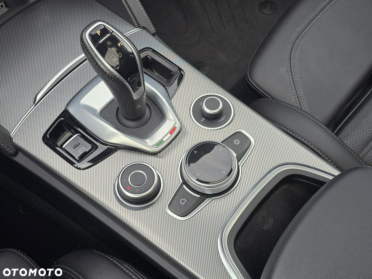 Alfa Romeo Stelvio - 13