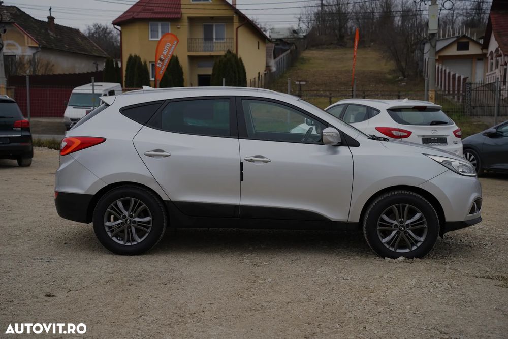 Hyundai ix35 2.0 CRDI 4WD Fifa World Cup Gold Edition - 2