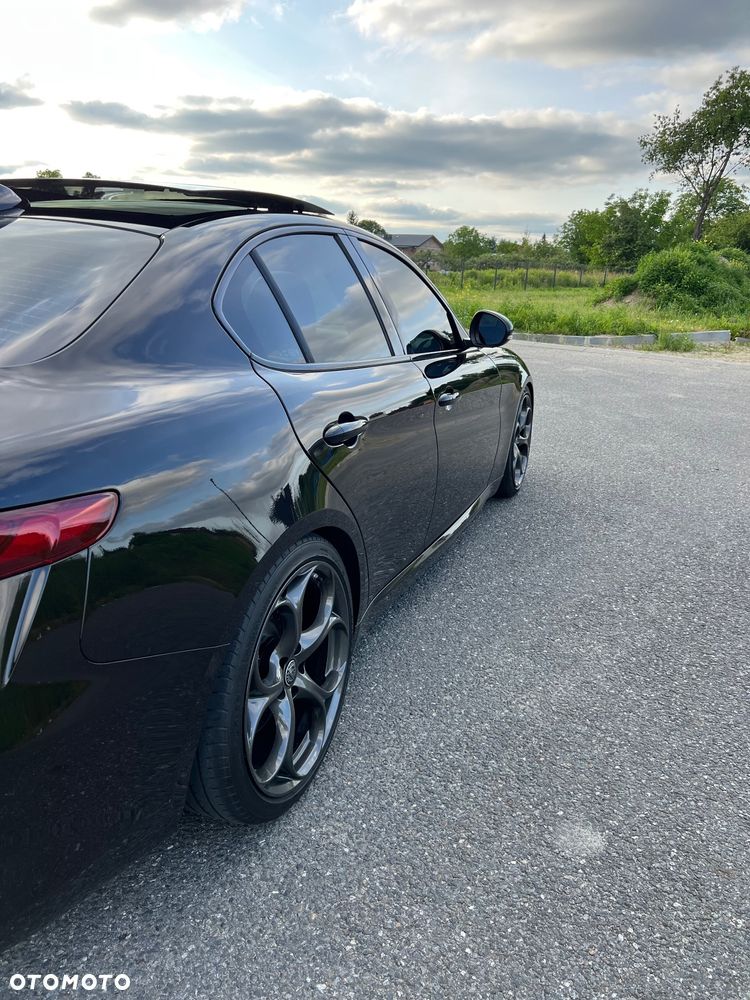 Alfa Romeo Giulia 2.0 Turbo 16V AT8-Q4 Veloce Ti - 9