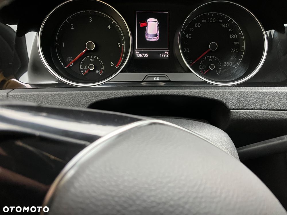 Volkswagen Golf - 8