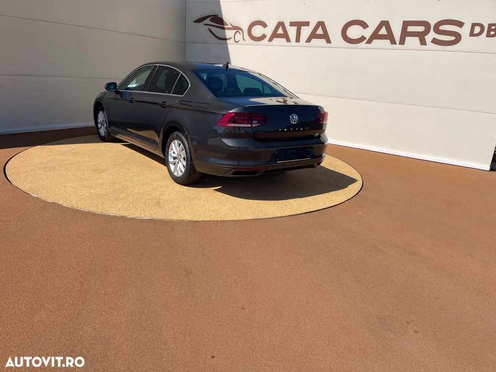 Volkswagen Passat - 11