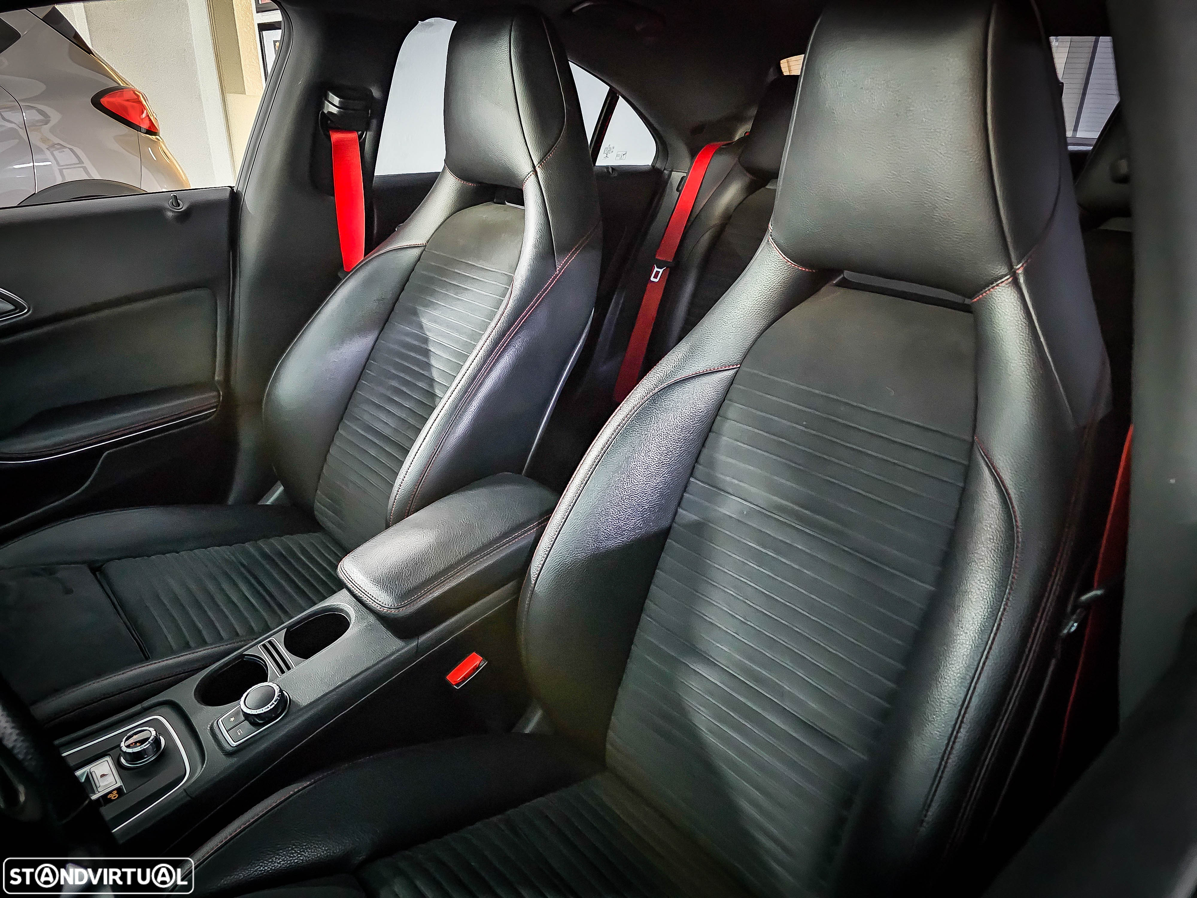 Mercedes-Benz CLA 45 AMG 4Matic 7G-DCT - 16