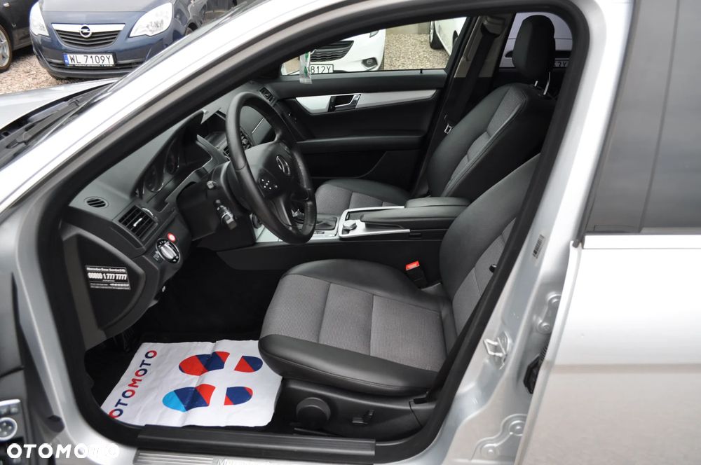 Mercedes-Benz Klasa C 180 CGI Automatik BlueEFFICIENCY Avantgarde - 13