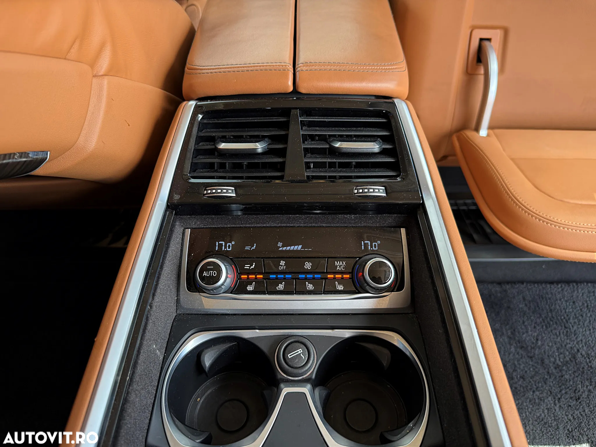 BMW Seria 7 750Li xDrive - 28
