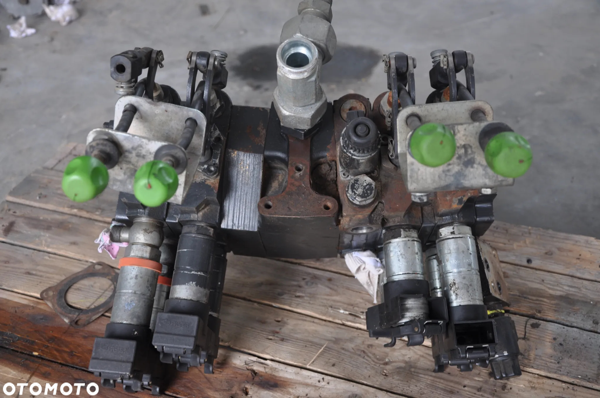 Rozdzielacz hydrauliczny Deutz Fahr M620 - 5