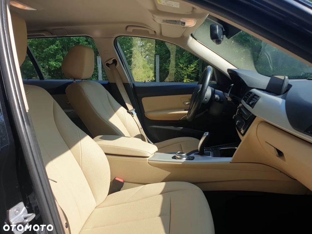 BMW Seria 3 318i - 15