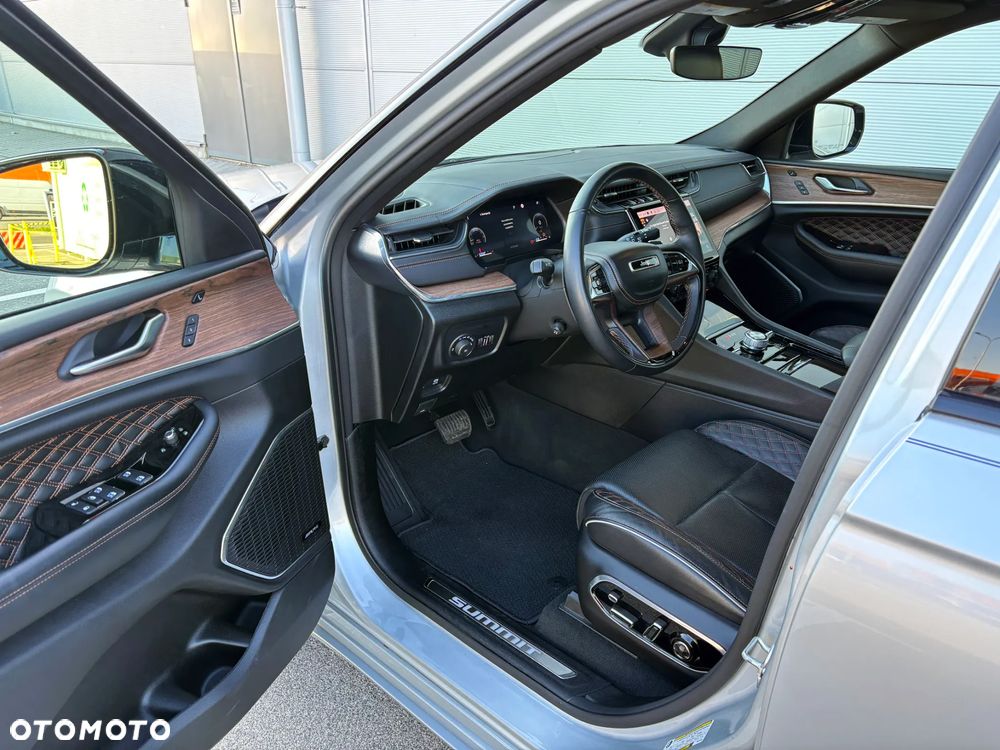 Jeep Grand Cherokee - 12