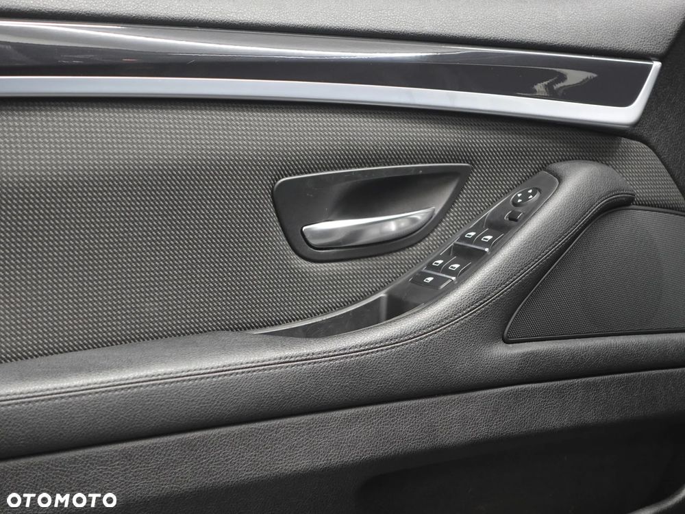 BMW Seria 5 525d xDrive Sport-Aut Modern Line - 17