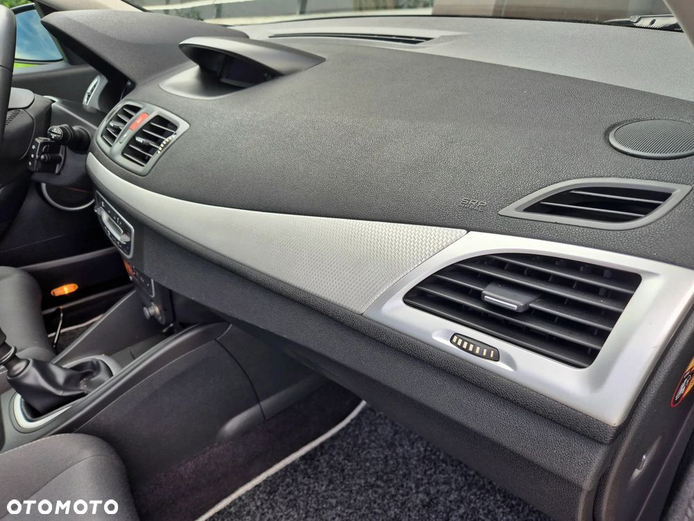 Renault Megane 1.6 16V 110 LIMITED - 30