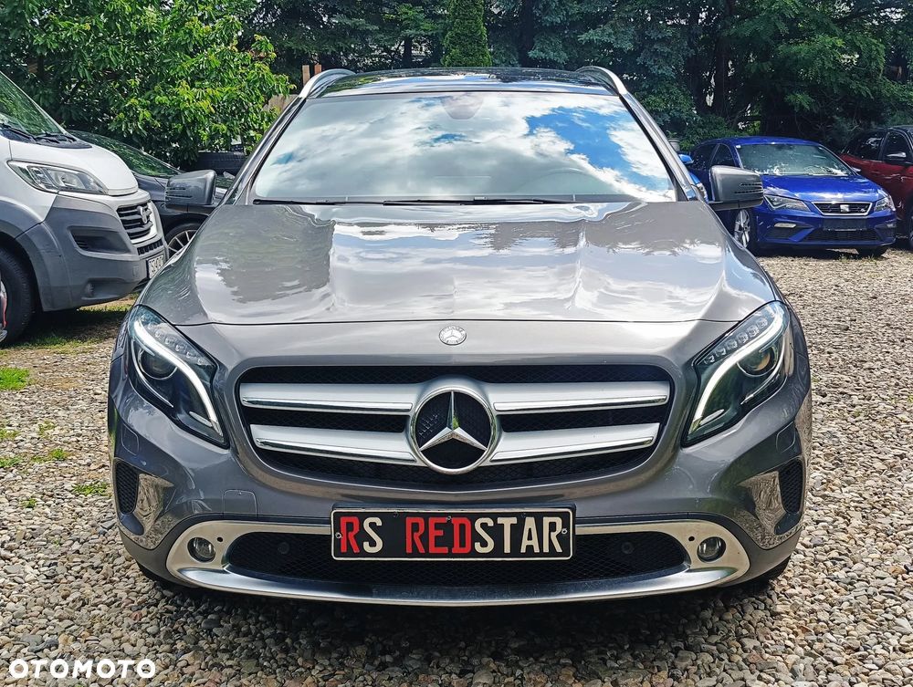 Mercedes-Benz GLA 180 Urban - 1