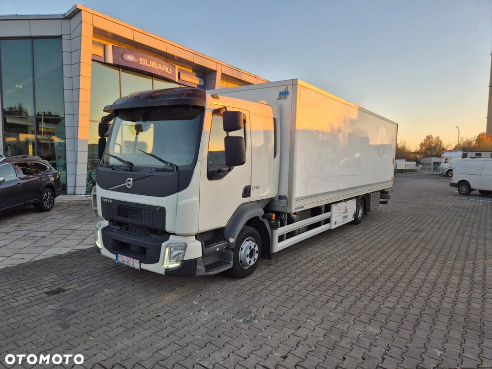 Volvo FL 240 4X2 / 18 EP / CHŁODNIA / SKAB / MITSUBISHI / 2 KOMORY / MOŻLIWOŚĆ USUNIĘCIA ŚCIANEK / 1 WŁ / NIE PICOWANY / OKAZJA! / MODEL 2017 / EURO 6 - 1