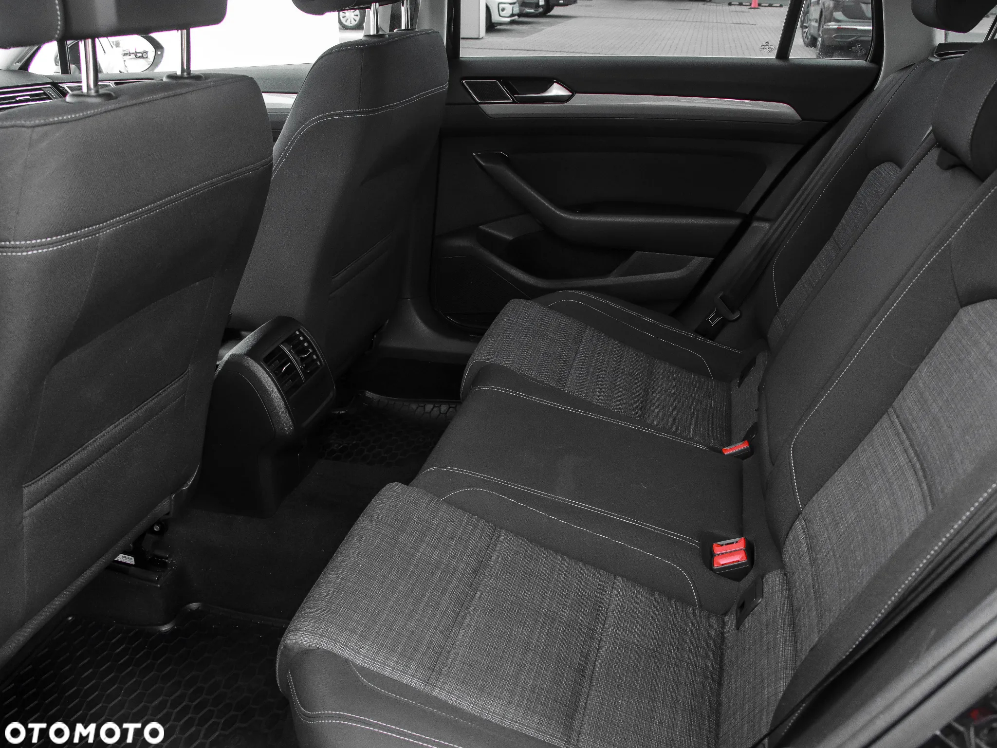 Volkswagen Passat 2.0 TSI Business DSG - 11