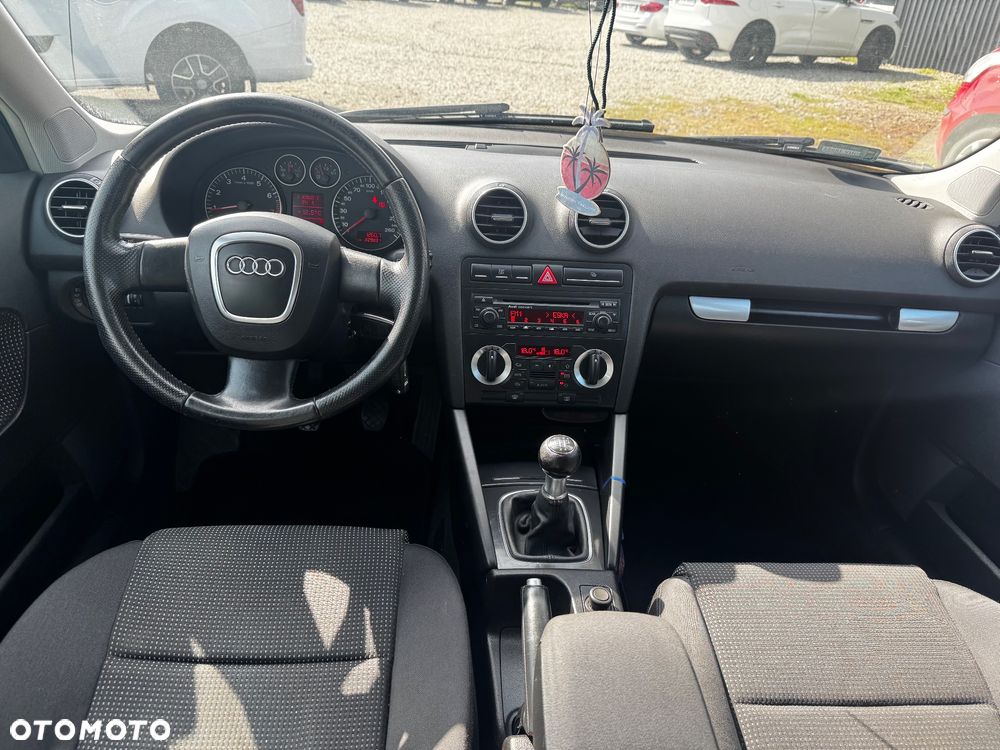 Audi A3 Sportback 1.6 Ambiente - 16