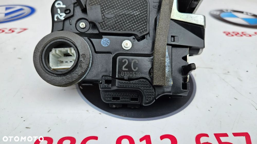 TOYOTA RAV4 III LIFT Zamek kompletny tylny prawy 2 PINY Zamek drzwi tył prawy 2C0100510 - 2