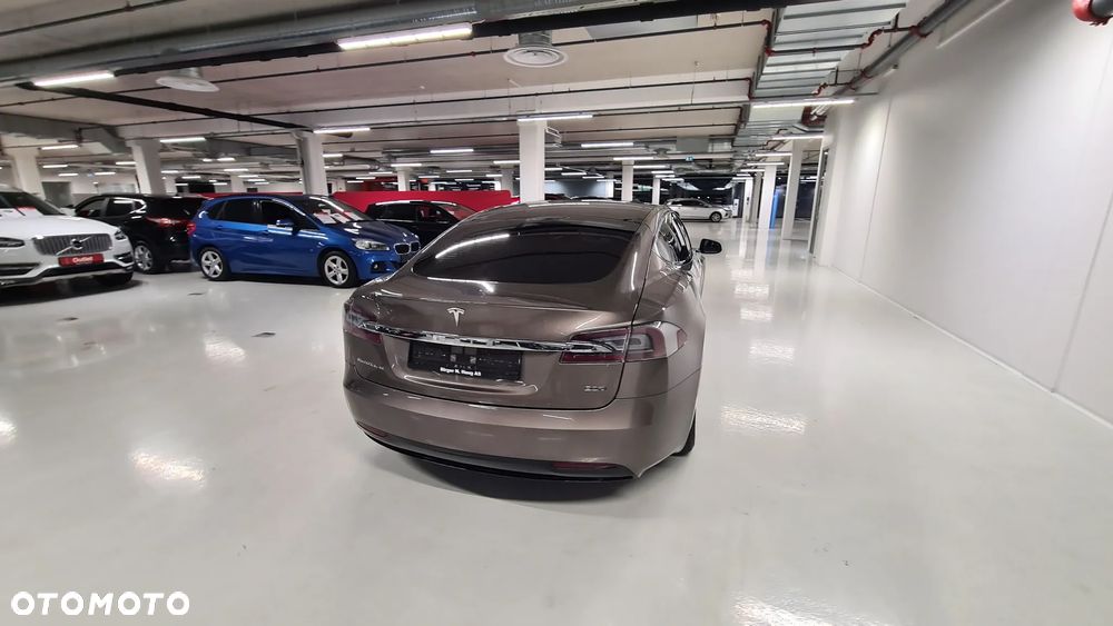 Tesla Model S - 11