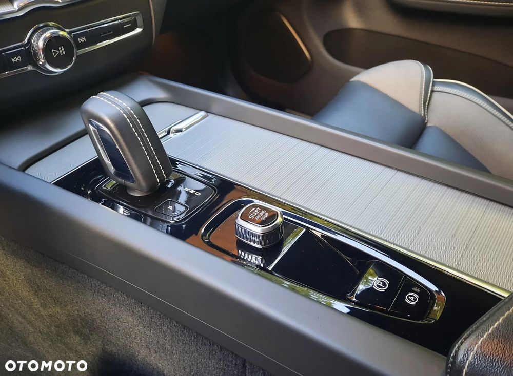 Volvo XC 60 B4 B R-Design - 28