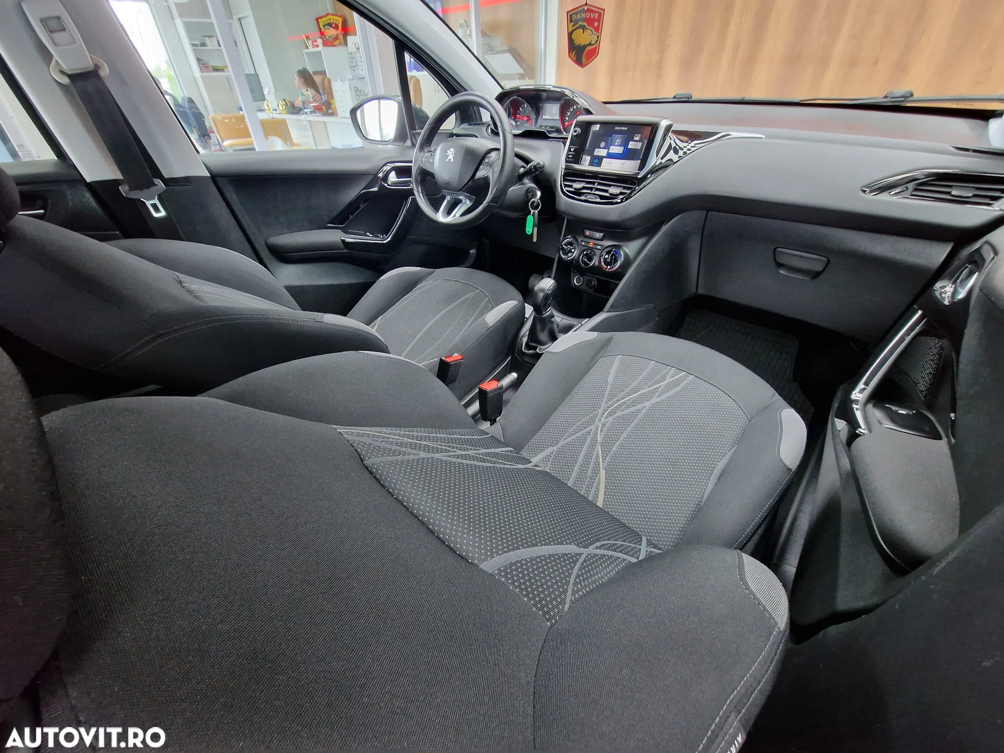 Peugeot 208 1.2 L PureTech Active - 15