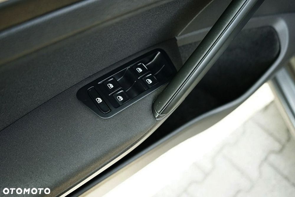 Volkswagen Golf - 12