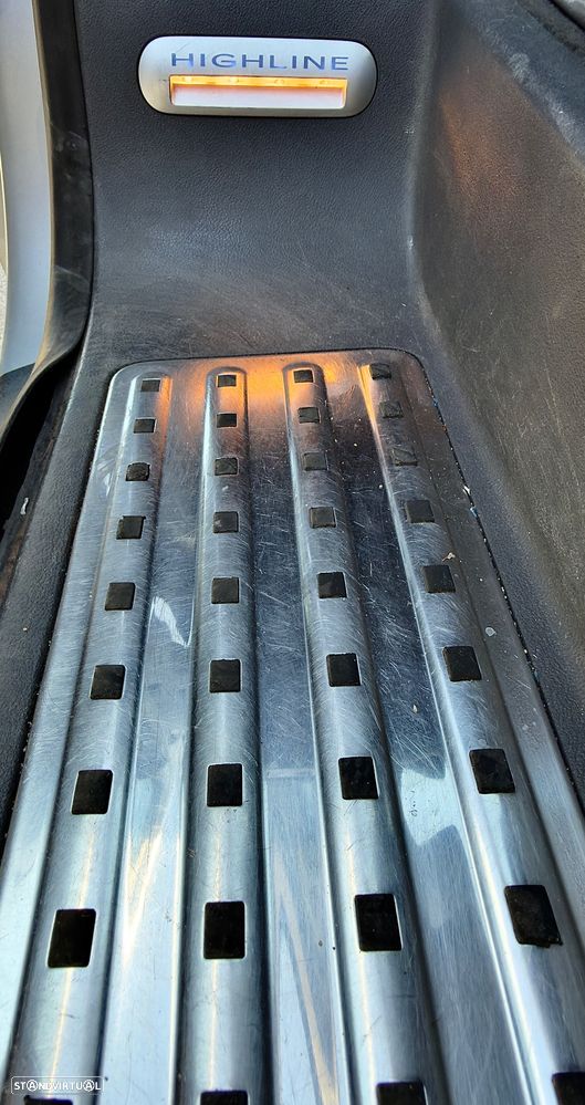 VW Multivan 2.5 TDi Highline - 20