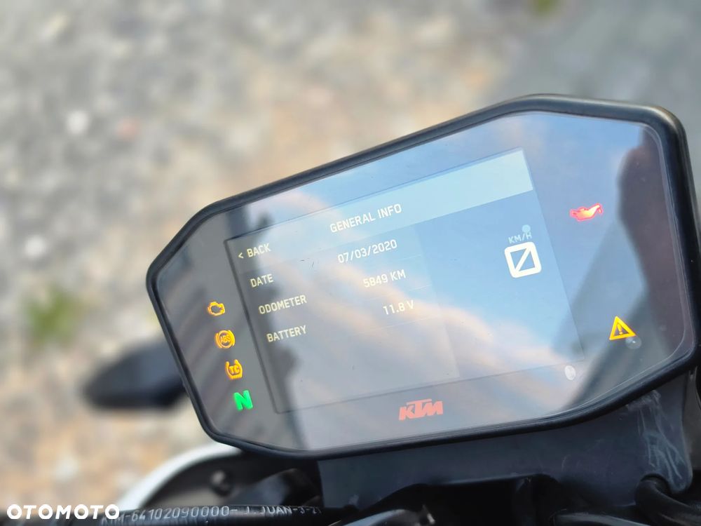 KTM DUKE 890 - 9