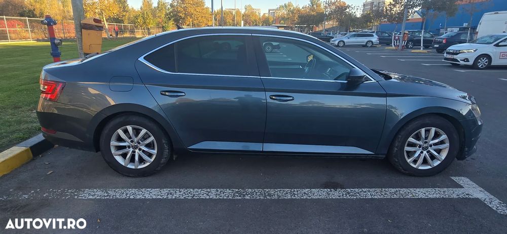 Skoda Superb 2.0 TDI DSG Ambition - 12