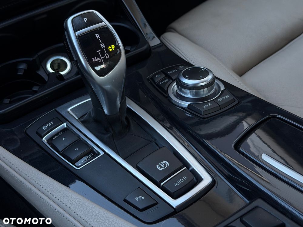 BMW Seria 5 528i Sport-Aut Luxury Line - 31