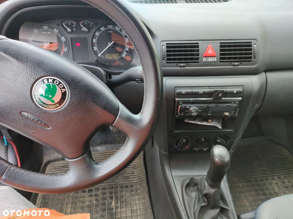 Skoda Octavia 1.6 Tour Classic - 10