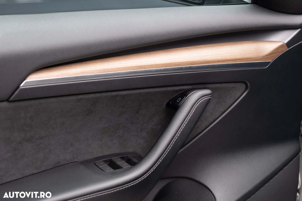 Tesla Model 3 Performance - 10