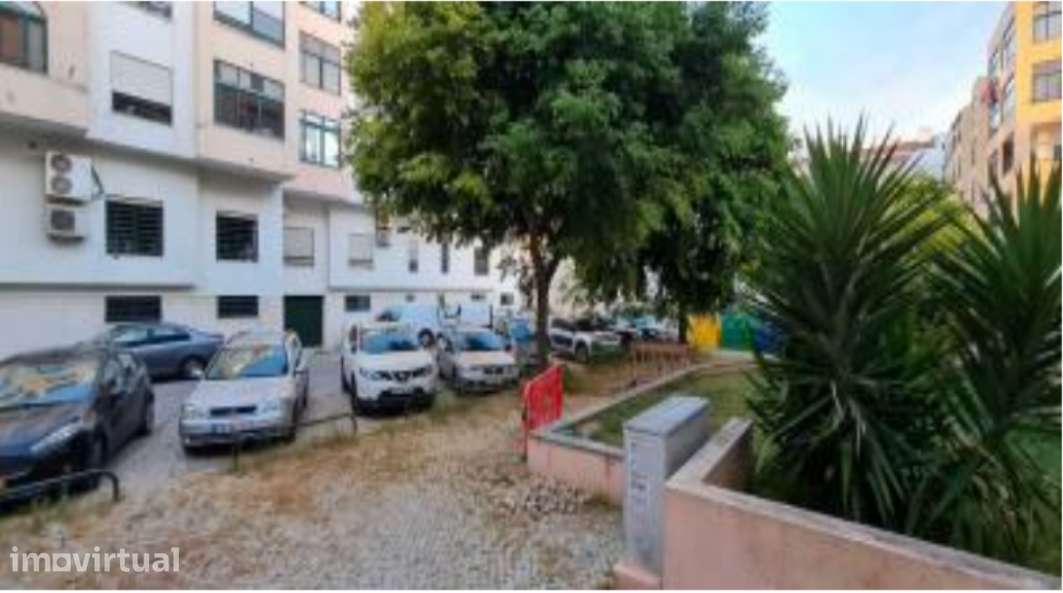 Apartamento T1 - Lazarim - Grande imagem: 2/7