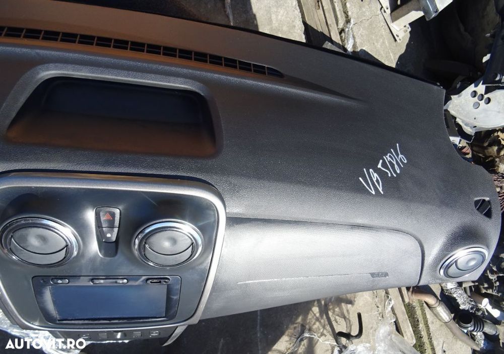 Plansa de bord Dacia Logan 2 din 2014 cu airbag volan si pasager - 3