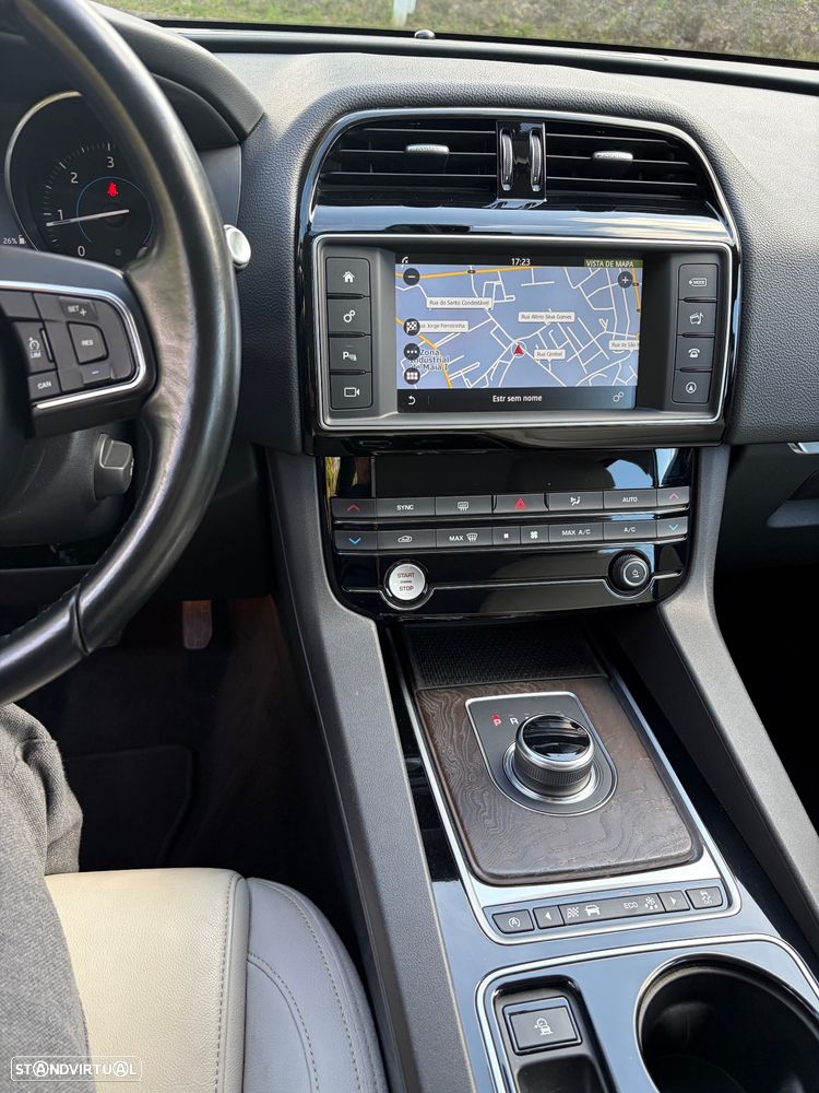 Jaguar F-Pace 2.0 i4D Prestige AWD Aut. - 18