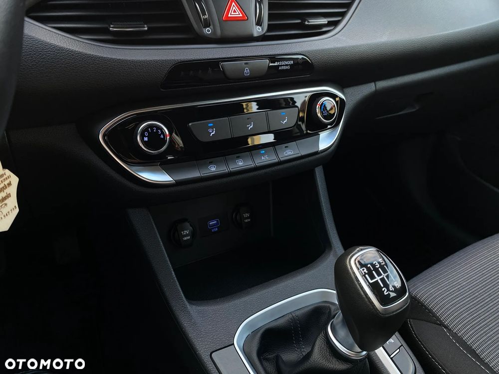 Hyundai i30 1.5 DPI Classic + - 26