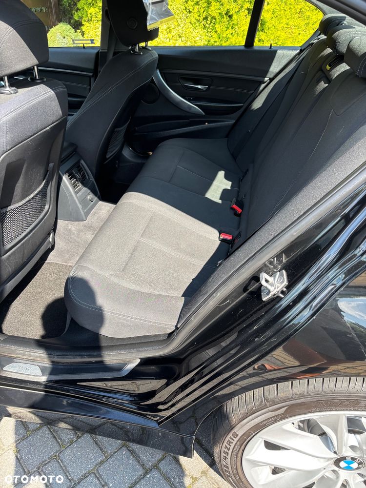 BMW Seria 3 320d - 12