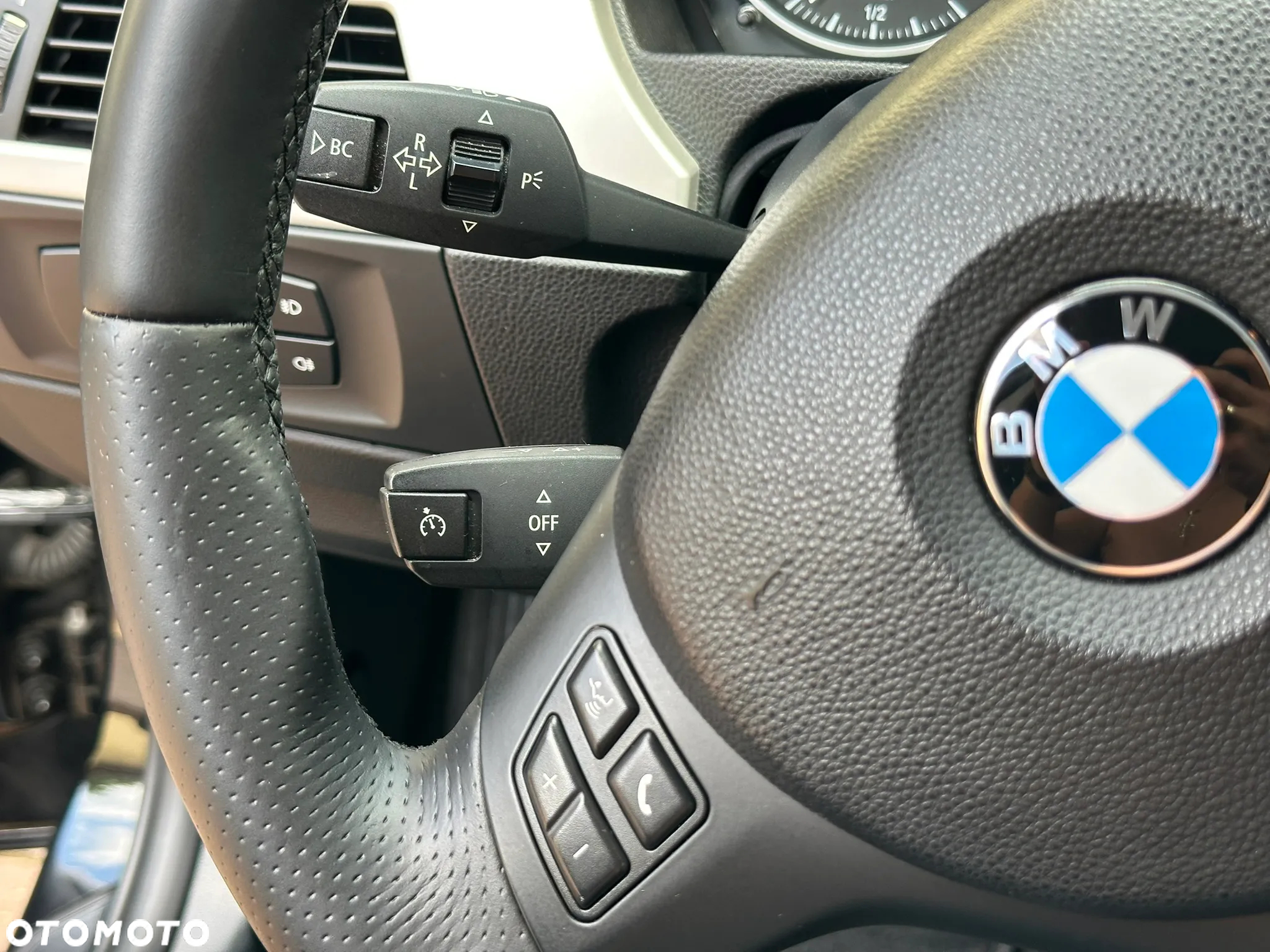BMW Seria 3 320d DPF Touring - 32