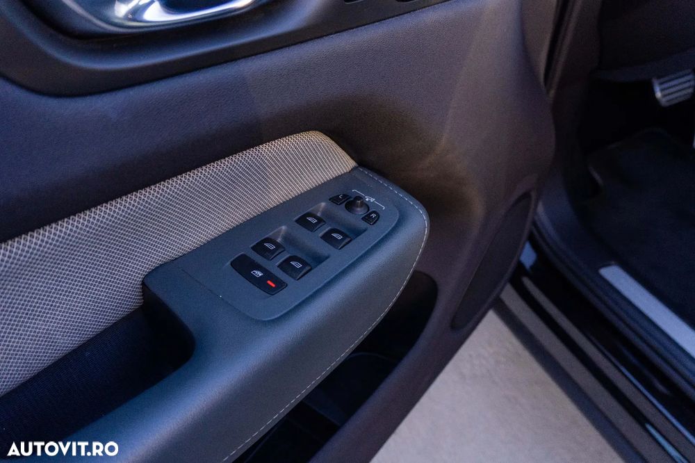 Volvo XC 60 Recharge T6 Twin Engine eAWD R-Design Expression - 9