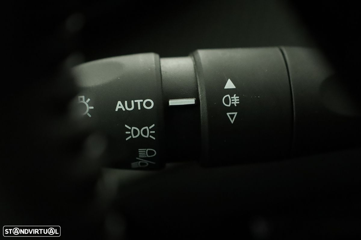 Peugeot 2008 1.2 PureTech Allure - 17