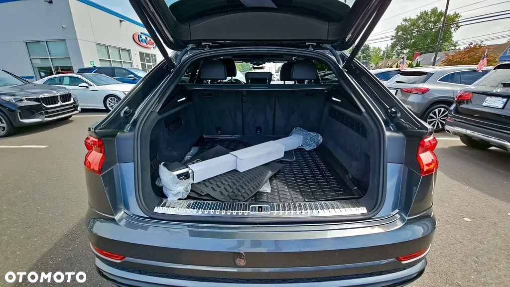 Audi Q8 55 TFSI quattro tiptronic - 11